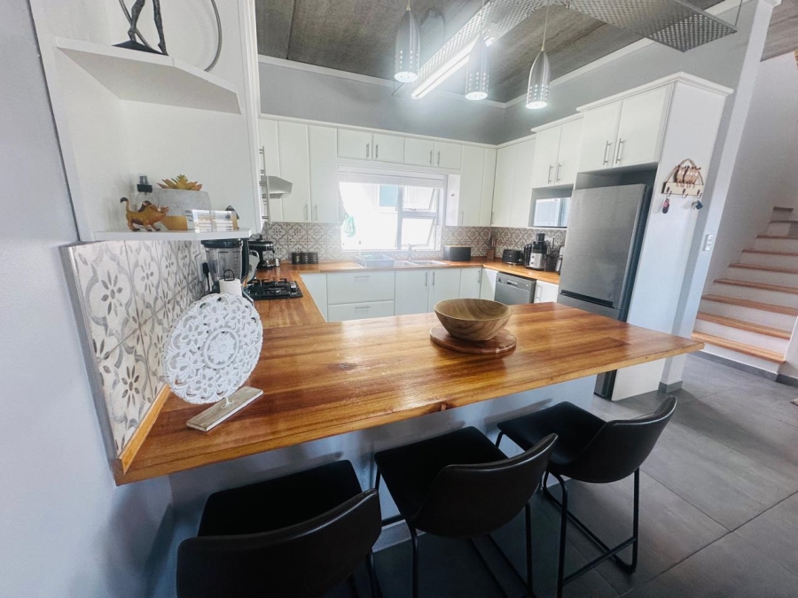 To Let 3 Bedroom Property for Rent in Big Bay Western Cape